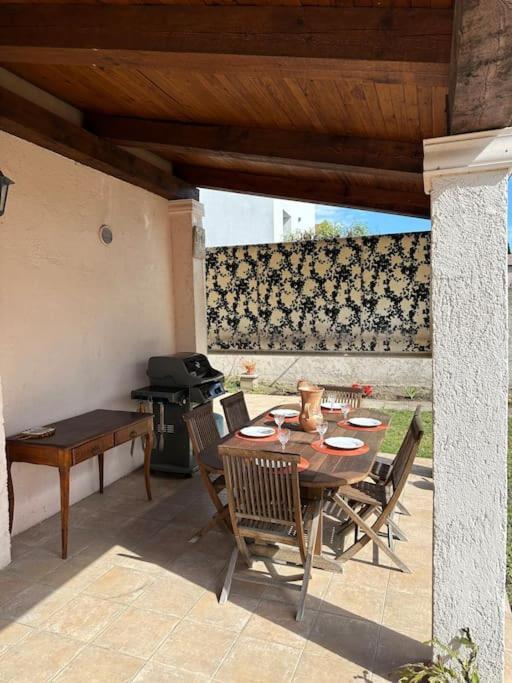 - 100 M - - Free Parking Villeneuve-Loubet