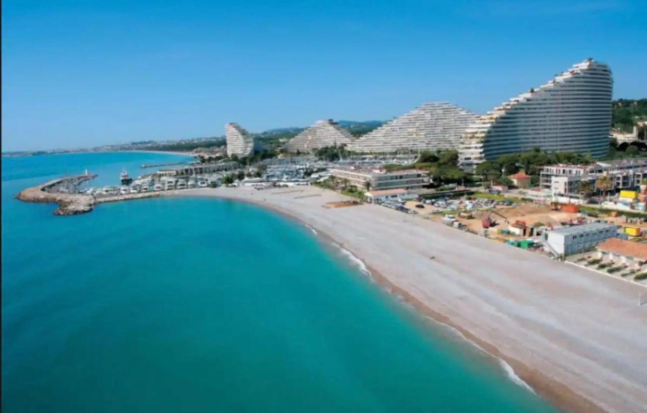 Villa - 100 M - - Free Parking