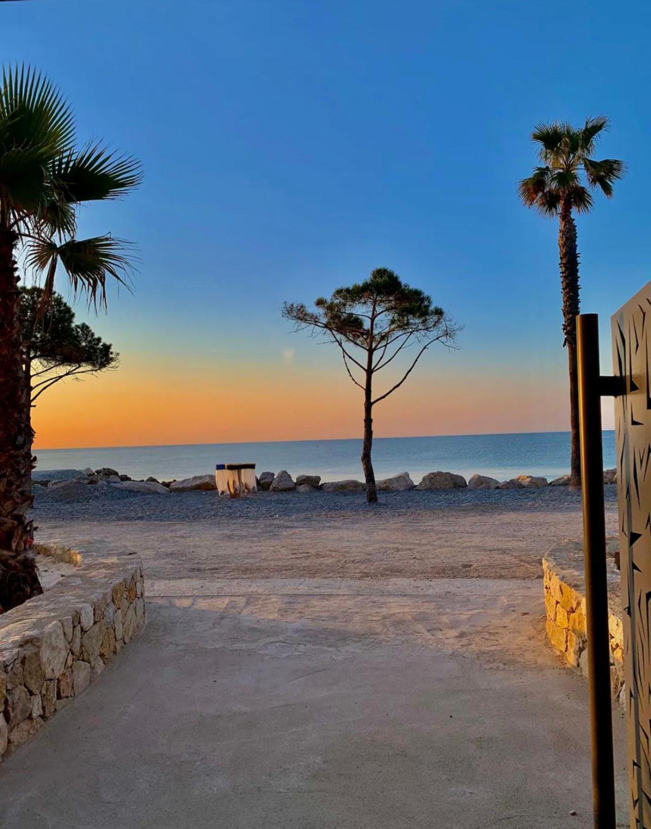 Villa - 100 M - - Free Parking *