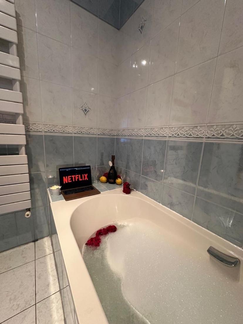 - 100 M - - Free Parking Villeneuve-Loubet