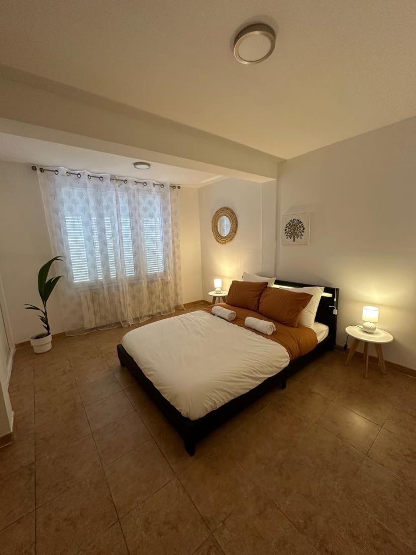 - 100 M - - Free Parking Villa